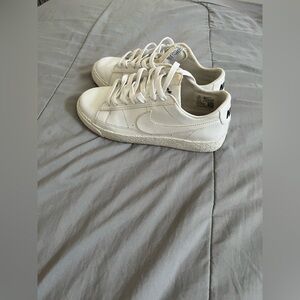 Nike Cream Low-Top Sneakers women’s